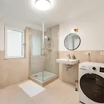 Charmoehr Homes דירה *
