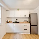 Charmoehr Homes דירה