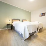 Charmoehr Homes דירה *