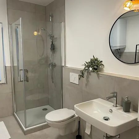 Charmoehr Homes * 오흐린겐