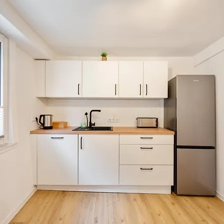 Charmoehr Homes Апартаменты