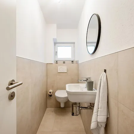 아파트 Charmoehr Homes *