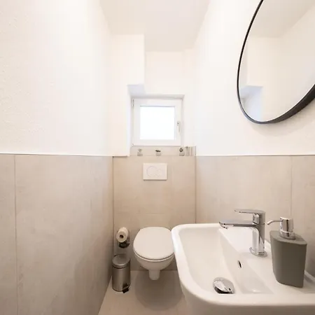Charmoehr Homes דירה *